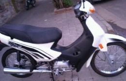 Una joven mordió a tres policías porque le secuestraron la moto