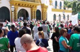Los empleados municipales se manifestaron por el bono