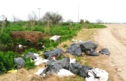 Quejas por basura tirada en cercanías de la laguna