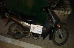 Recuperan moto robada del estacionamiento del Supermercado Día %