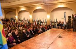 El intendente Javier Gastón encabezó el acto oficial por el 25 de mayo