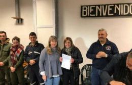 Se entregaron los premios a los ganadores de la rifa de los Bomberos