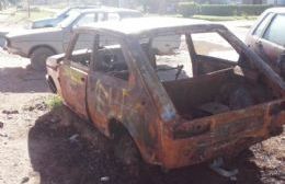 Incendio intencional de dos automóviles
