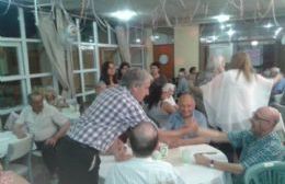 El intendente participó de la cena de Navidad en el Hogar de ancianos