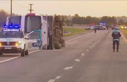 Volcó un micro en Ruta 2: hay 15 heridos