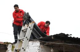 La tormenta provoc&oacute; ca&iacute;das de postes, ramas y cables en distintos sectores de la ciudad