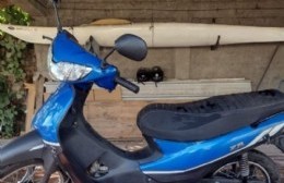 Robaron moto en cuestión de segundos: tenía dinero y documentación