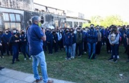 Gastón recorrió varios establecimientos educativos en el inicio de clases