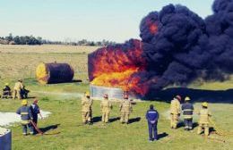 Práctica de los bomberos en su predio