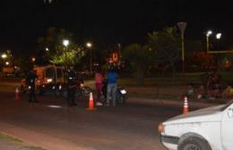 Intentó evadir control y atropelló a oficial de policía
