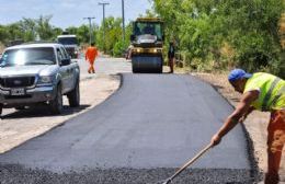 El municipio invita a que los vecinos paguen los materiales para asfaltar sus calles