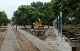 Continúan los trabajos de remodelación en la Plaza Libertad