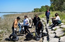 Jornada colectiva de limpieza en la laguna