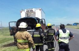 Se incendió una camioneta en la Ruta 2