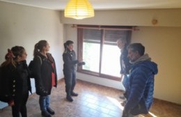 Gastón recorrió el edificio que será la nueva sede de la Comisaría de la Mujer