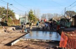 Comenzó la pavimentación en la calle España de Ranchos