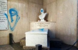 Repudio desde todos los sectores por el ataque al mausoleo de Raúl Alfonsín
