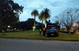 Vecino enojado por "invasión" al monumento de Alfonsín