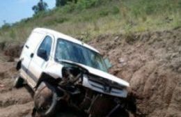 Bomberos al rescate tras el despiste de una camioneta