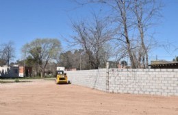 Avanza la construcción de la plaza en el Barrio Algarrobo