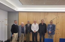 Javier Gastón continúa en su visita oficial en España