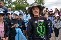 Felipe Manzoni fue recibido por familiares y amigos tras consagrarse campeón argentino de mini Cross