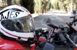 Dejó el casco apoyado en la moto, ingresó a su domicilio y al salir ya no estaba más