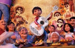 La taquillera película "Coco" se proyecta en el parador Escalinatas