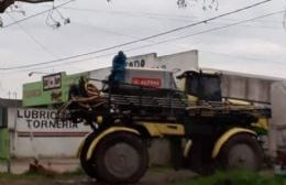 Camión con agroquímicos fue lavado en pleno casco urbano