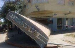 Un camión tiró el toldo del Hotel Laguna