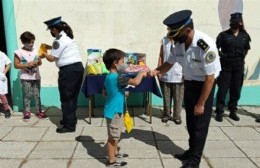 Policía Federal realizó donaciones a la escuela que apadrina