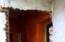 Personal del SPB y de la Bonaerense usurparon una casa en Dolores y la destruyeron