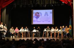 Candidatos locales debatieron en el Teatro Municipal Brazzola