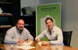 Firma de convenio para finalización de viviendas en General Paz