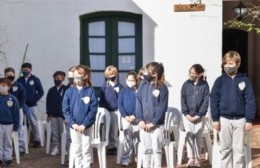 Alumnos de la Escuela Municipal Nº 1 realizaron la promesa a la Bandera