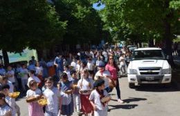 Alumnos de la Escuela Nº 1 desfilaron y pusieron en valor el Día de la Tradición