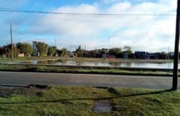 Después de cada lluvia, la Plaza La Barraca queda inundada