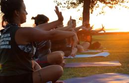Yoga en el Paseo de los Inmigrantes