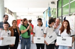 Se entregaron computadoras a cien estudiantes de la Escuela Secundaria Nº 3