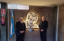 Javier Gastón inauguró una escultura de Raúl Alfonsín en Madrid