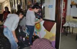 Alumnos de la Escuela Secundaria Municipal realizan dos murales en el Hospital