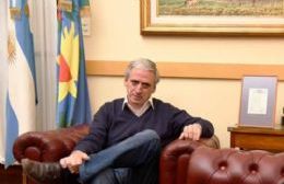 El intendente hace campaña desde su despacho