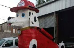 Ya está listo el muñeco que quemarán los Bomberos