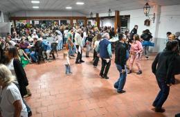 Multitudinaria peña solidaria en el Fortín Chascomús