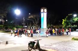 Cacerolazo en Chascomús contra el DNU de Javier Milei