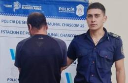 Sujeto aprehendido tras golpear a su pareja y dañar un móvil policial