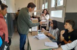 Hartmann emitió su voto y confía en el triunfo libertario